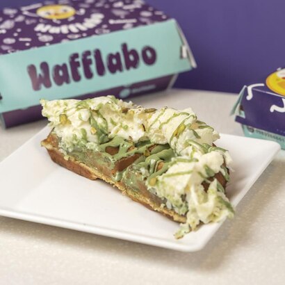نصف وافل تارت مع قشطة وبستاشيو