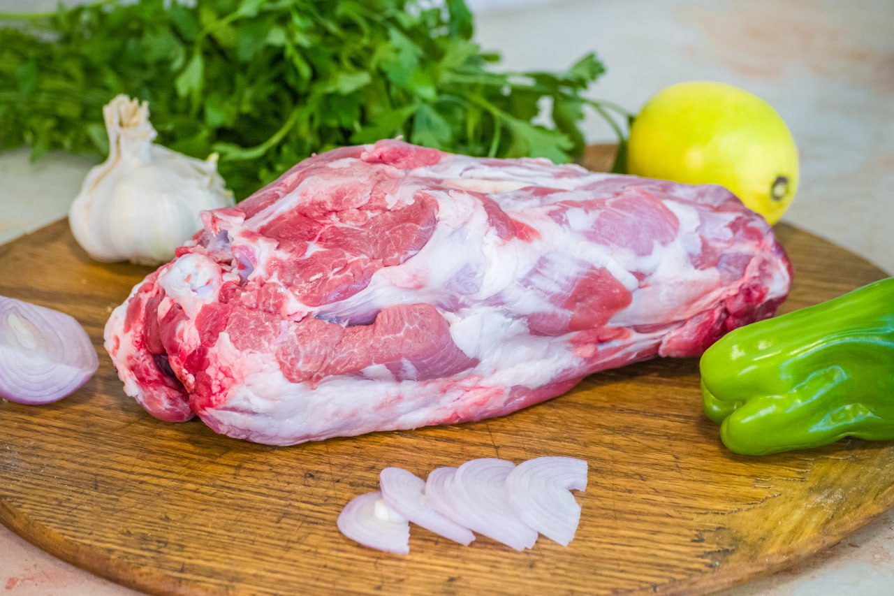 رقبة بعضمه غنم