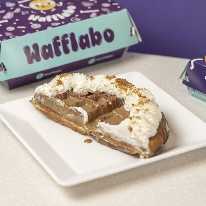 نصف وافل تارت مع كريمة ولوتس