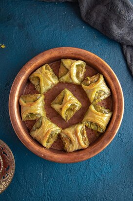 مقروصة بالفستق